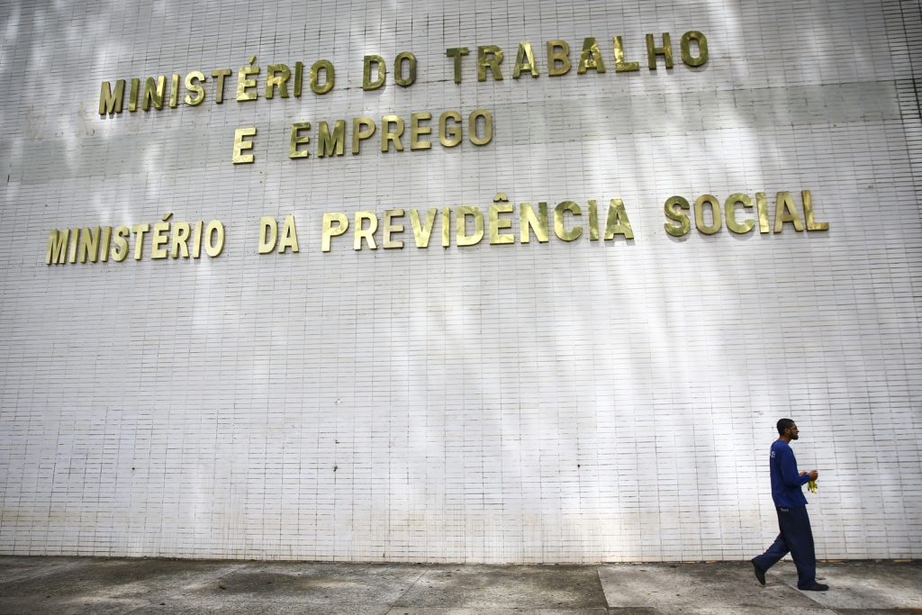 Prazo para contestar descontos indevidos do INSS ​termina dia 14