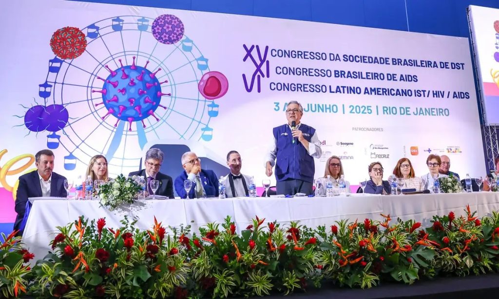 Brasil reduz transmissão do HIV vertical e pede certificado da Opas