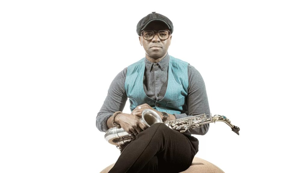 Ivan Mazuze se apresenta neste sábado no Santos Jazz Festival