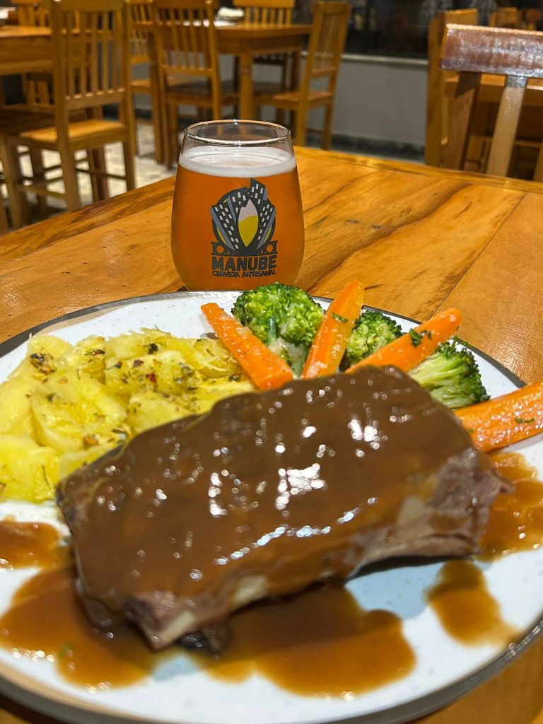 Manube realiza Festa do Branco com música ao vivo e menu especial no dia 28