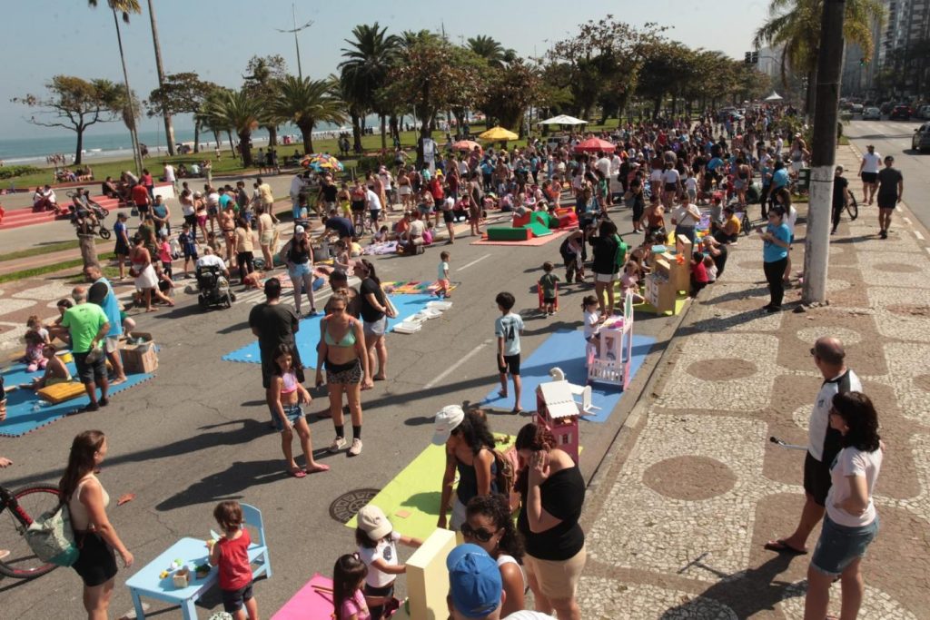 ‘Vem Pra Orla’ volta a transformar avenida da praia de Santos em área de lazer