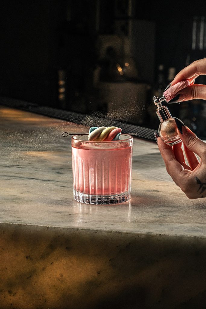 Hideout celebra Negroni Week com drinques inspirados em mulheres do cinema