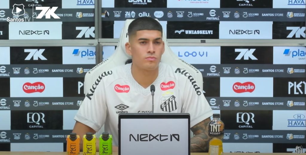 Adonis Frias é apresentado no Santos e reforça a defesa na luta contra o Z4