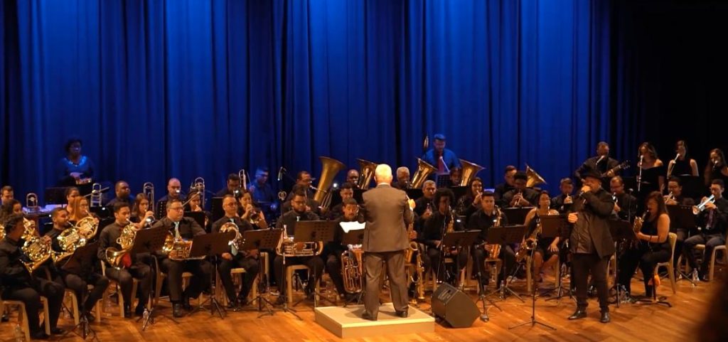 Cubatão recebe show em homenagem a Djavan