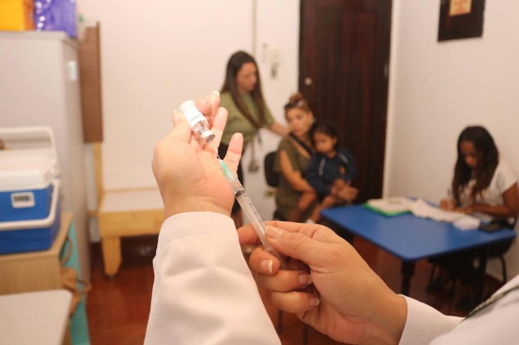 Santos realiza DIA D de vacinação com sete postos no sábado