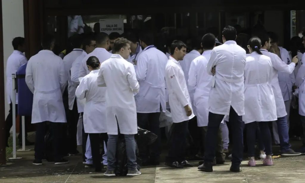 Governo quer que Enamed seja exame de proficiência para médicos