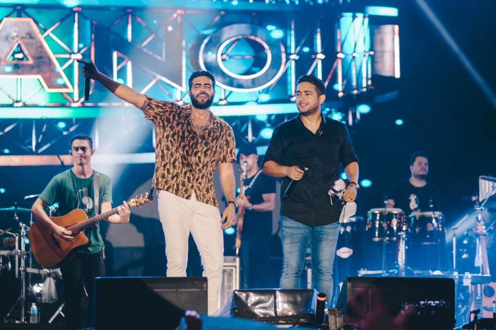 Henrique & Juliano anunciam show histórico na Vila Belmiro em 27 de dezembro