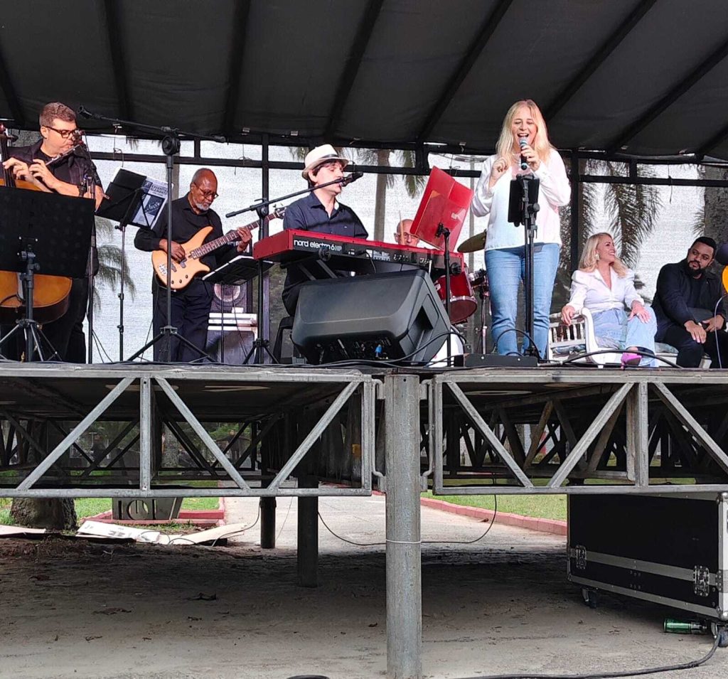 Tributo a Tom Jobim anima feriado em Santos com shows gratuitos