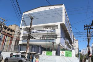 Avança reforma na fachada de escola municipal de Santos
