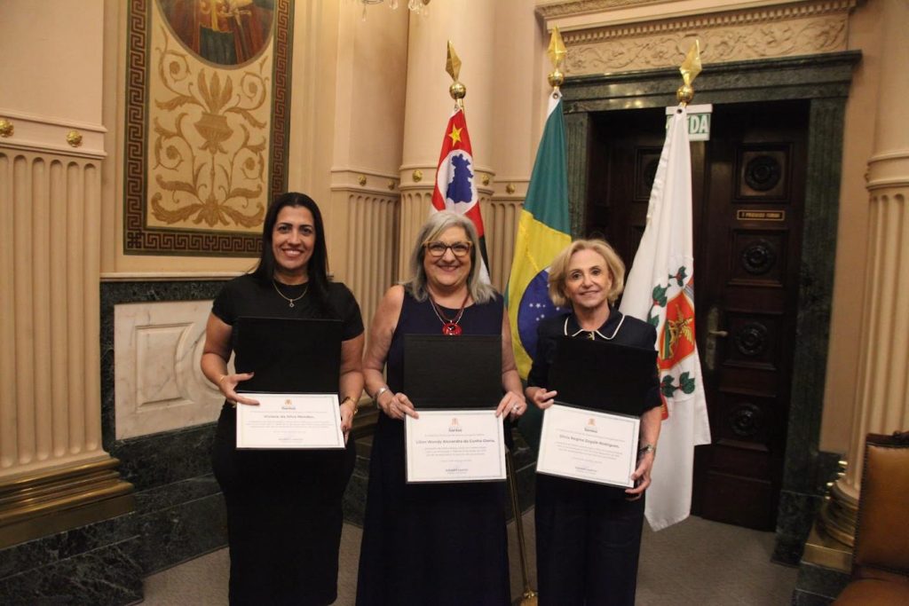 Santos homenageia profissionais da saúde por serviços prestados em 2025