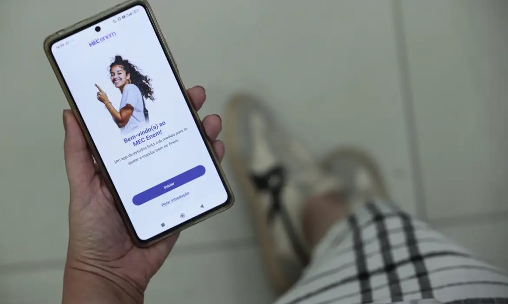 Participantes do Enem podem estudar por aplicativo do MEC