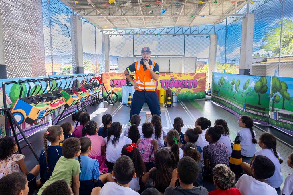 Peça “Foco no Trânsito” leva educação e cidadania para estudantes de Santos