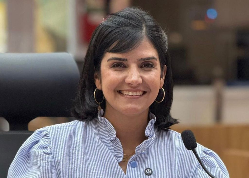 Audrey Kleys leva vantagem na disputa à Assembleia estadual, conforme santistas