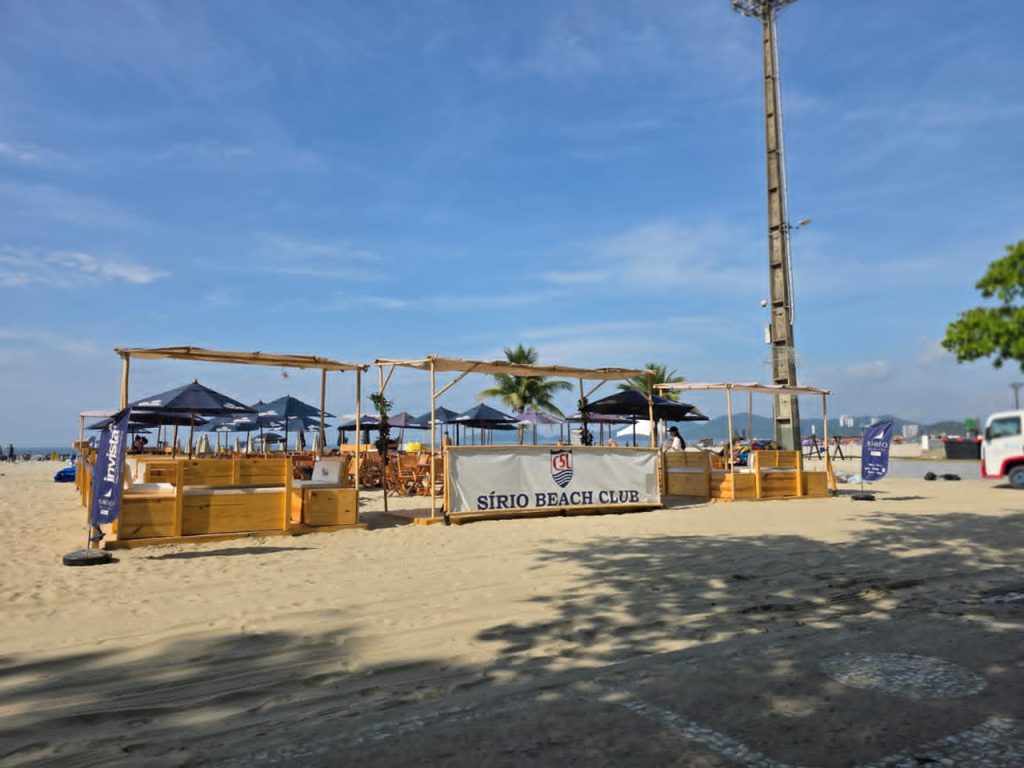 Beach clubs invadem praias de Santos trazendo diferenciais, mas questionamentos