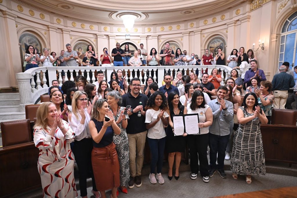 Programa levará estudantes e professores de Santos para experiência no exterior