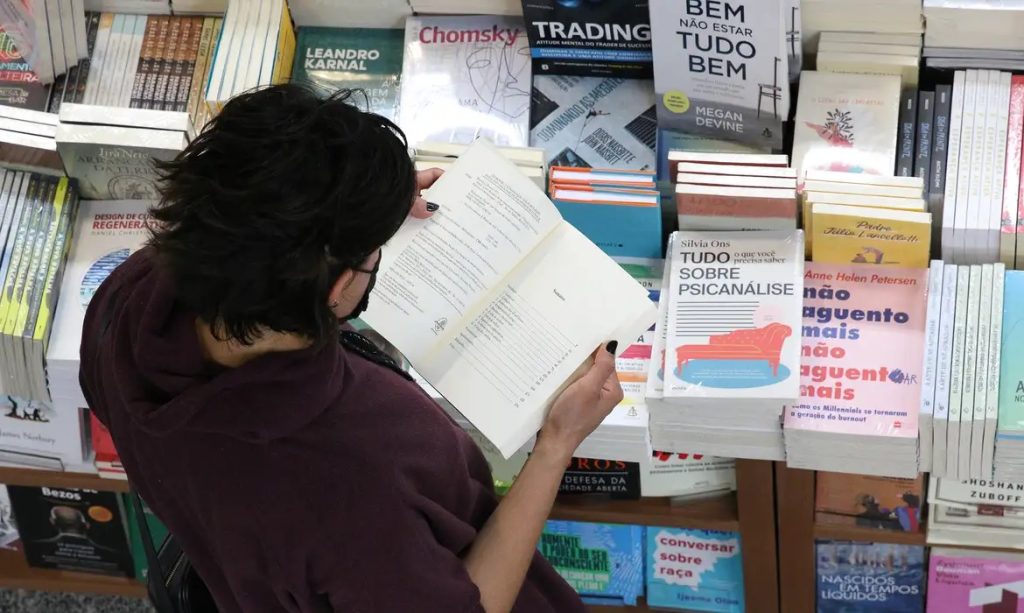 Número de consumidores de livros aumenta e chega a 18% da população