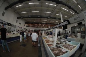 Mercado de Peixes de Santos sorteia cestas para clientes