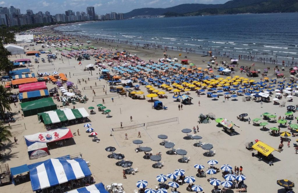 Santos regulamenta uso de mesas e cadeiras por ambulantes de pastel e porções