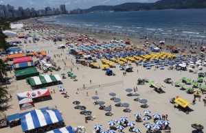 Santos regulamenta uso de mesas e cadeiras por ambulantes de pastel e porções