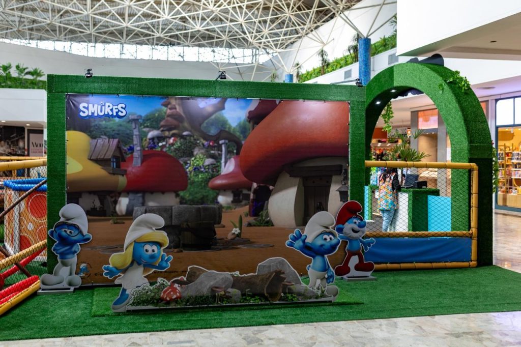 Smurfs no Litoral Plaza Shopping garantem diversão nas férias de 2026