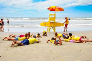 Mongaguá promove aulas gratuitas de surf neste verão