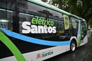 Santos amplia frota sustentável com novo ônibus 100% elétrico