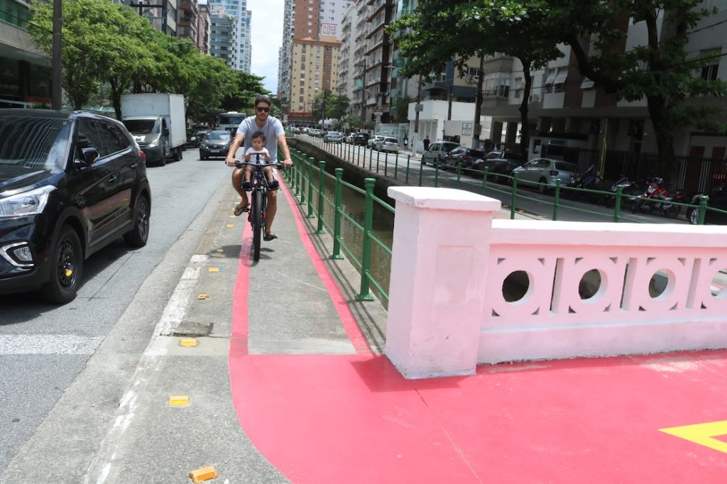 Ciclofaixa do canal 4, em Santos, é liberada após obras de revitalização