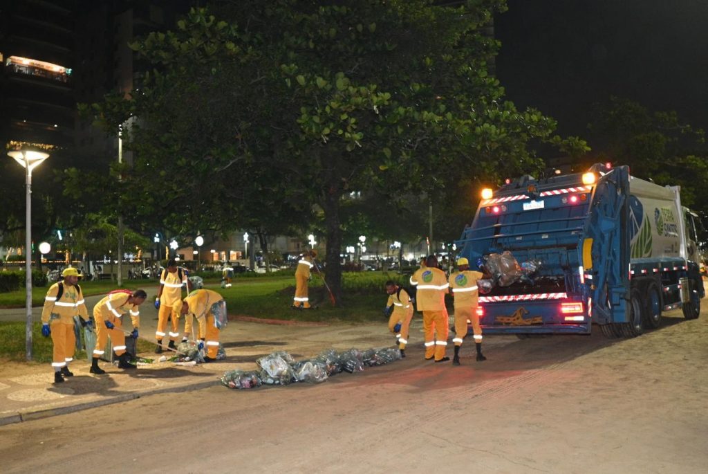 Megaoperação de limpeza no Ano-Novo remove 50 toneladas de resíduos das praias