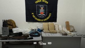 Polícia Militar apreende mais de 20 kg de drogas escondidas no Morro São Bento