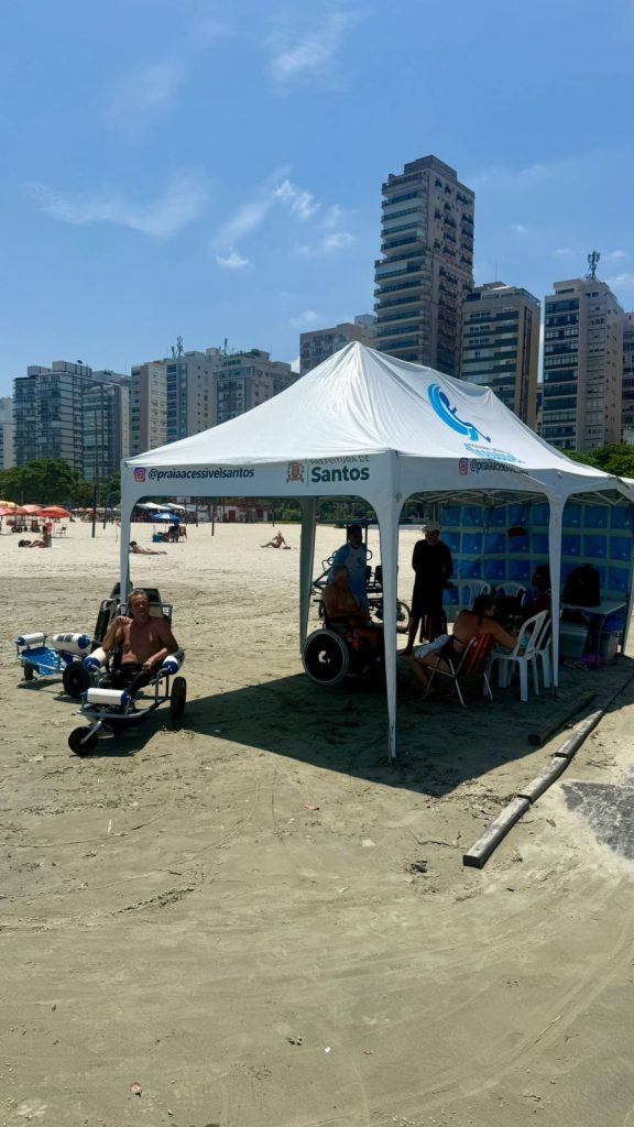 Santos fortalece inclusão com passarelas acessíveis que garantem chegada ao mar