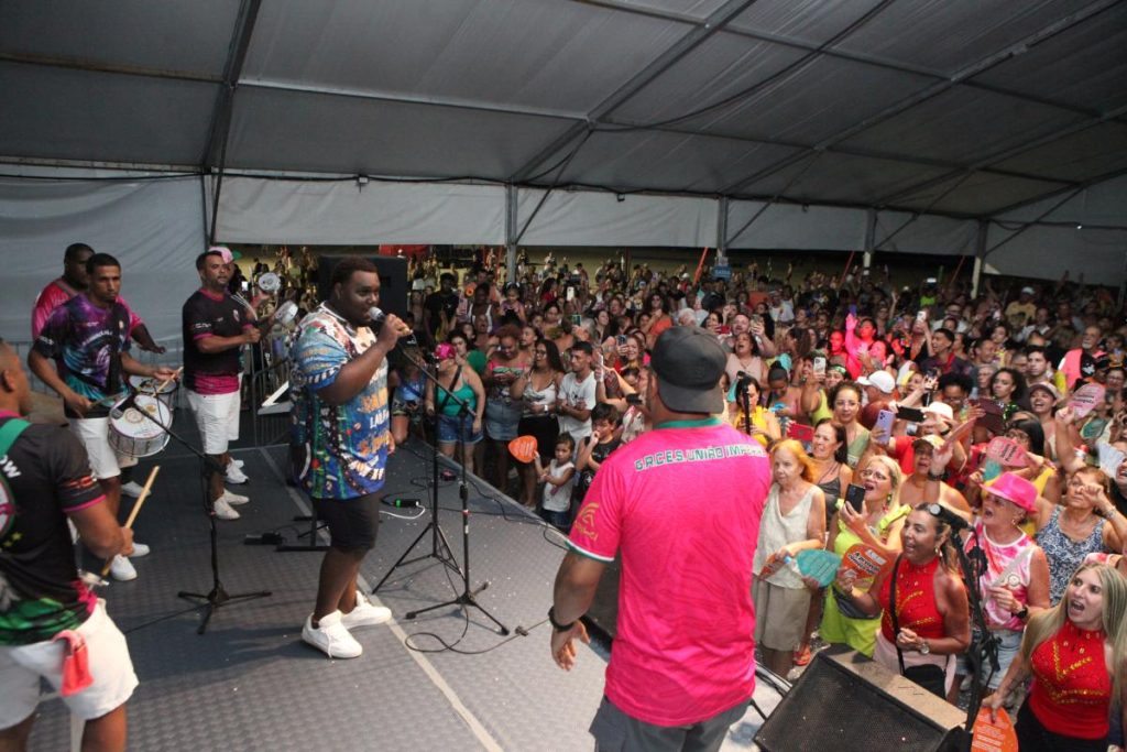 União Imperial leva samba e folia às tendas de verão em Santos