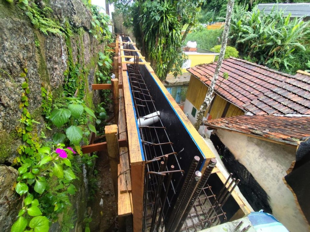 Obras de contenção em morro de Santos atingem 75% de conclusão