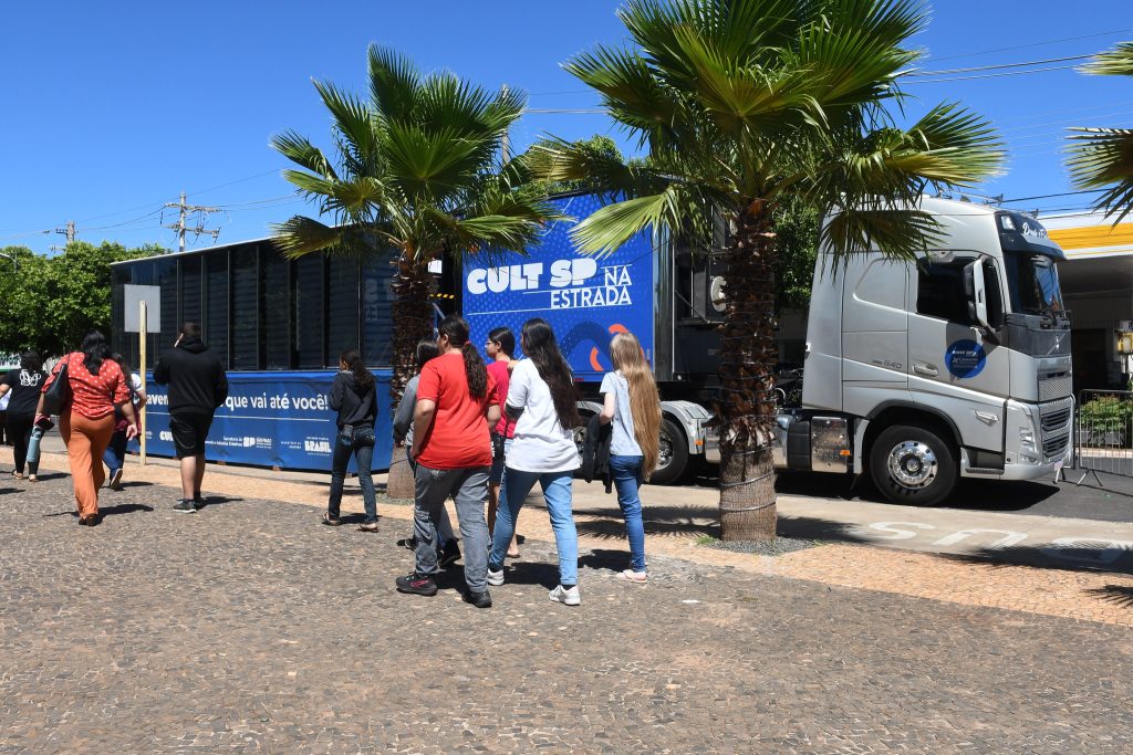 Carreta do Museu Catavento leva cultura e ciência para Cubatão