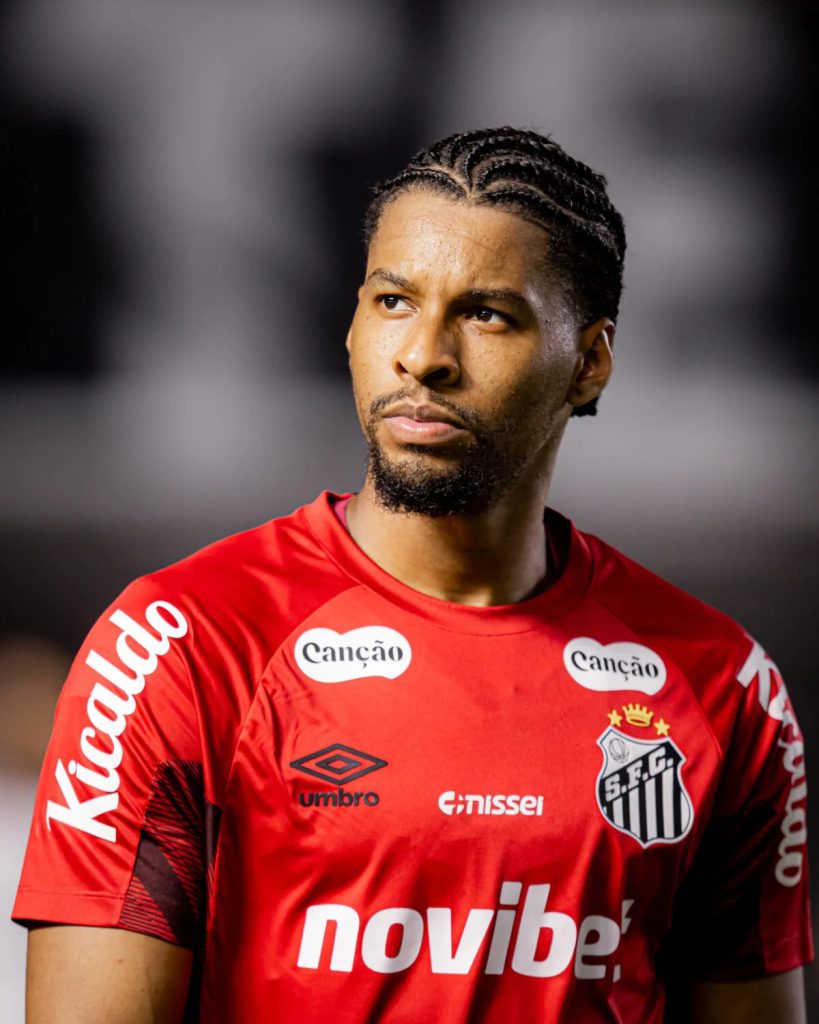 Santos FC renova contrato de Diógenes até 2028