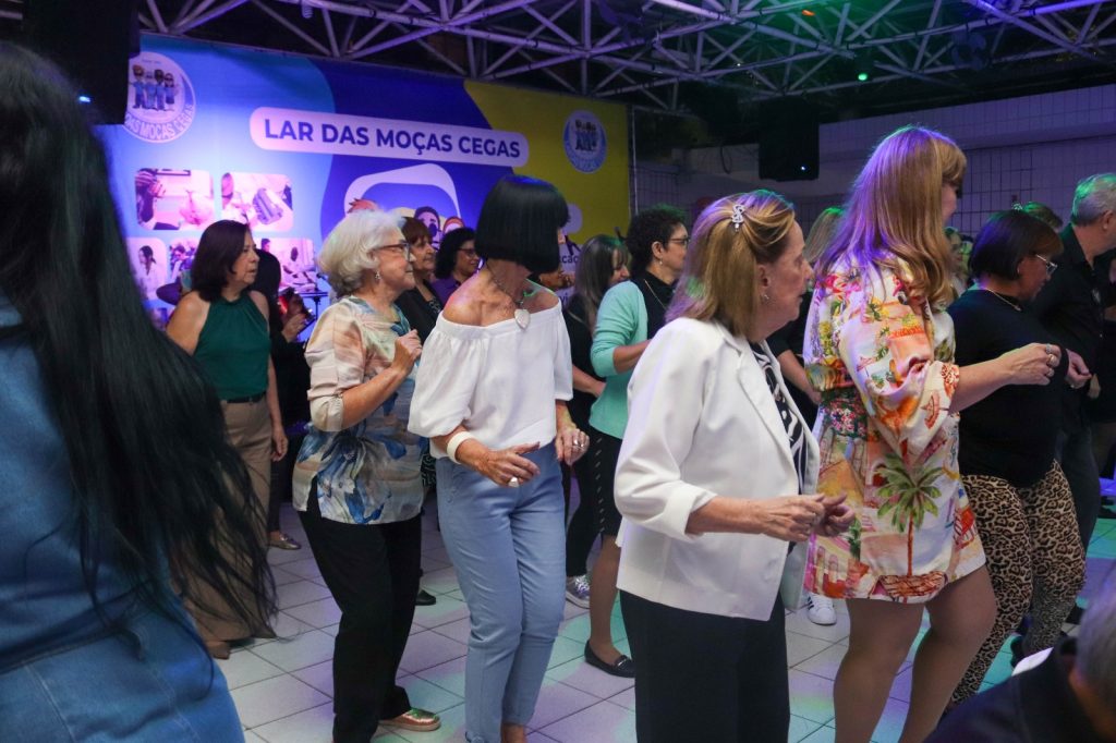 Jantar dançante beneficente do Lar das Moças Cegas acontece em Santos