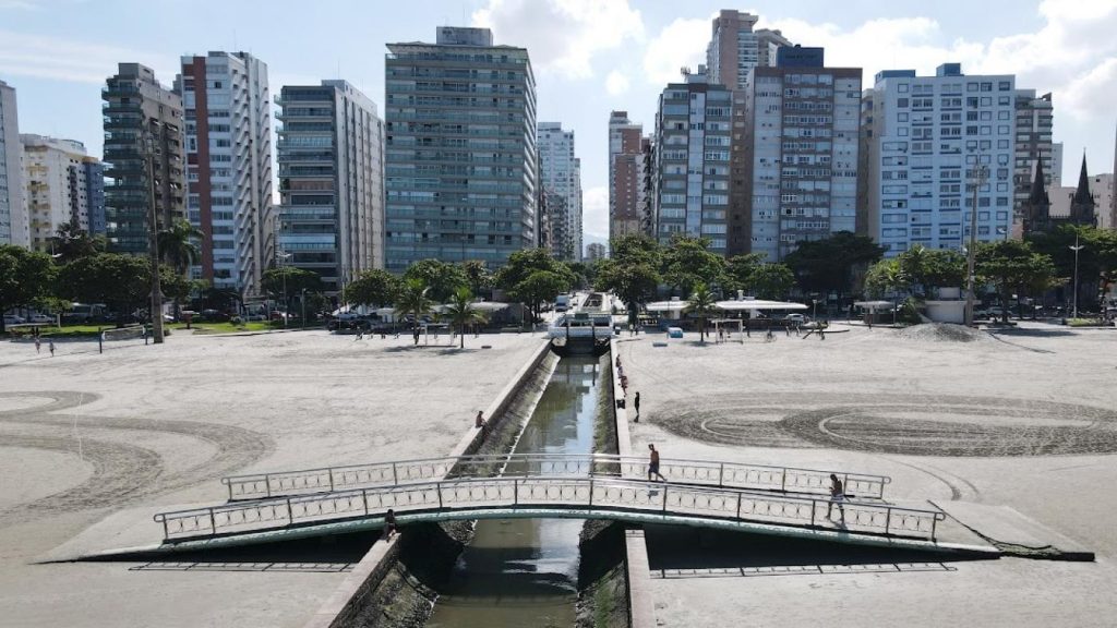 Nova lei e normas dos Bombeiros pressionam condomínios por recarga de elétricos