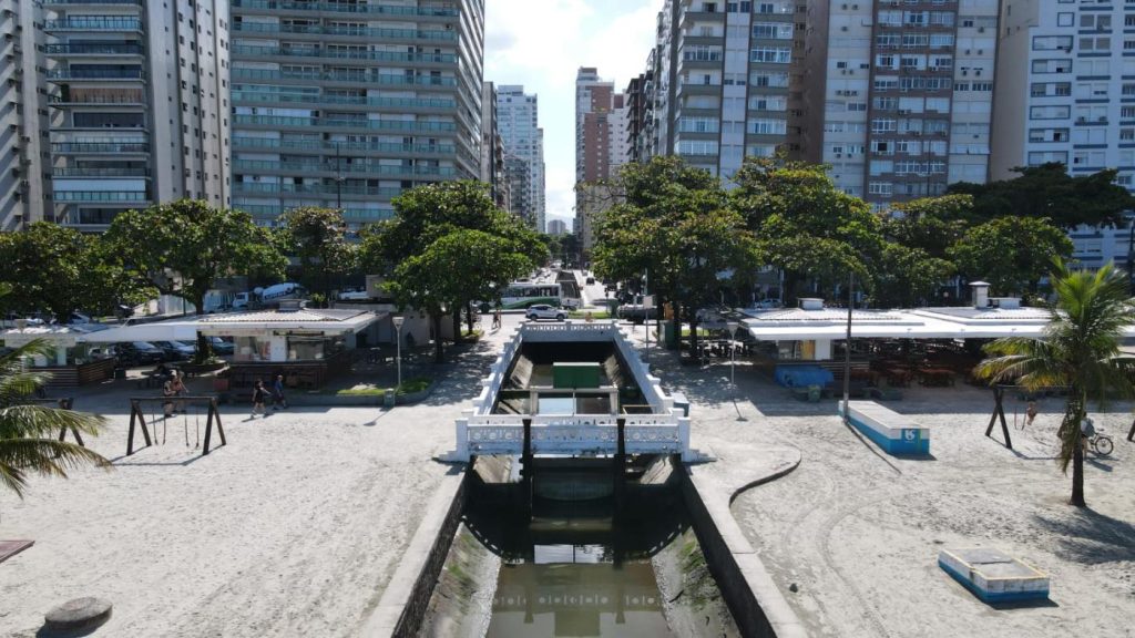 Santos e BNDES discutem reaprumo de prédios tortos e adaptação às mudanças climáticas