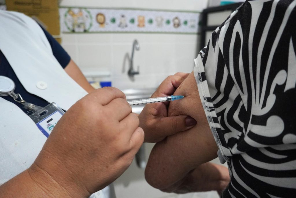 Mongaguá aplica mais de 1.300 doses no ‘Dia D’ contra a Gripe