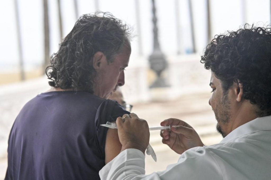 Santos inicia campanha de vacinação contra a gripe no sábado