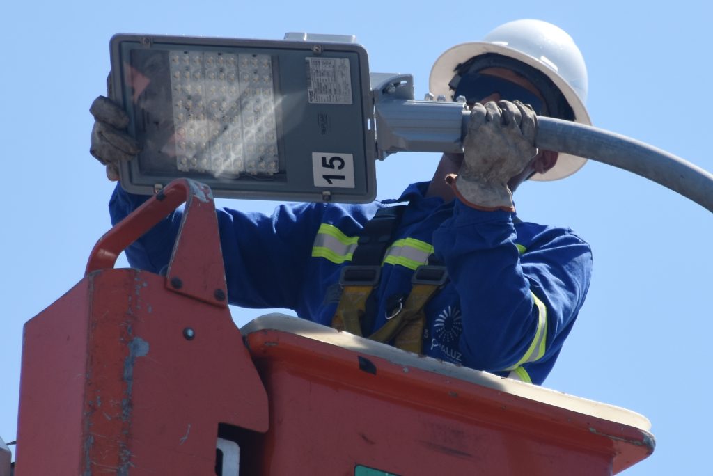 Praia Grande moderniza iluminação com 24 mil novas luminárias de LED