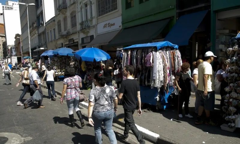 Taxa de informalidade cai no mercado de trabalho